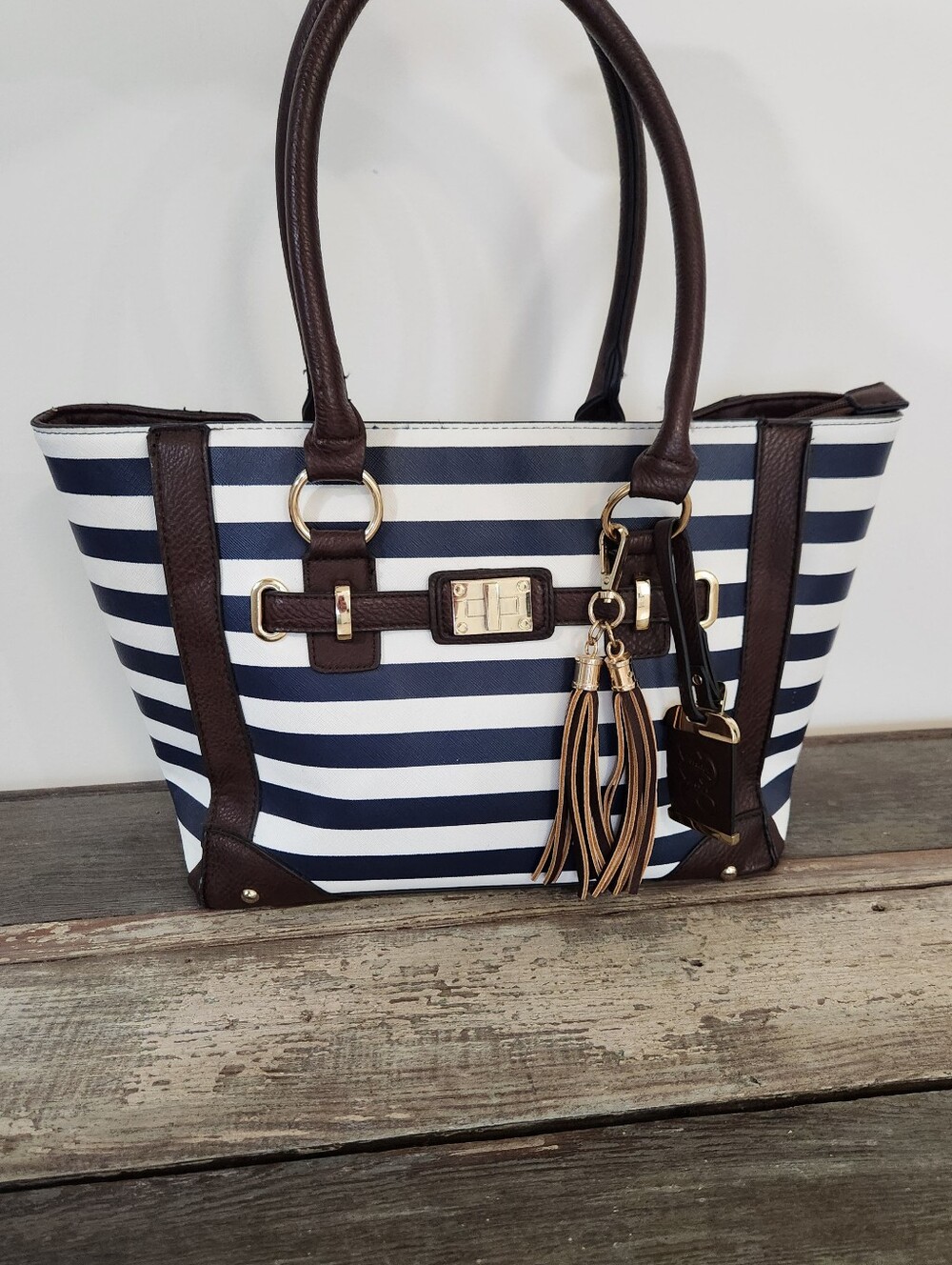 💙 Bulldog Cases BDP-050 Concealed Carry Navy Striped Tote with Tassel Accents